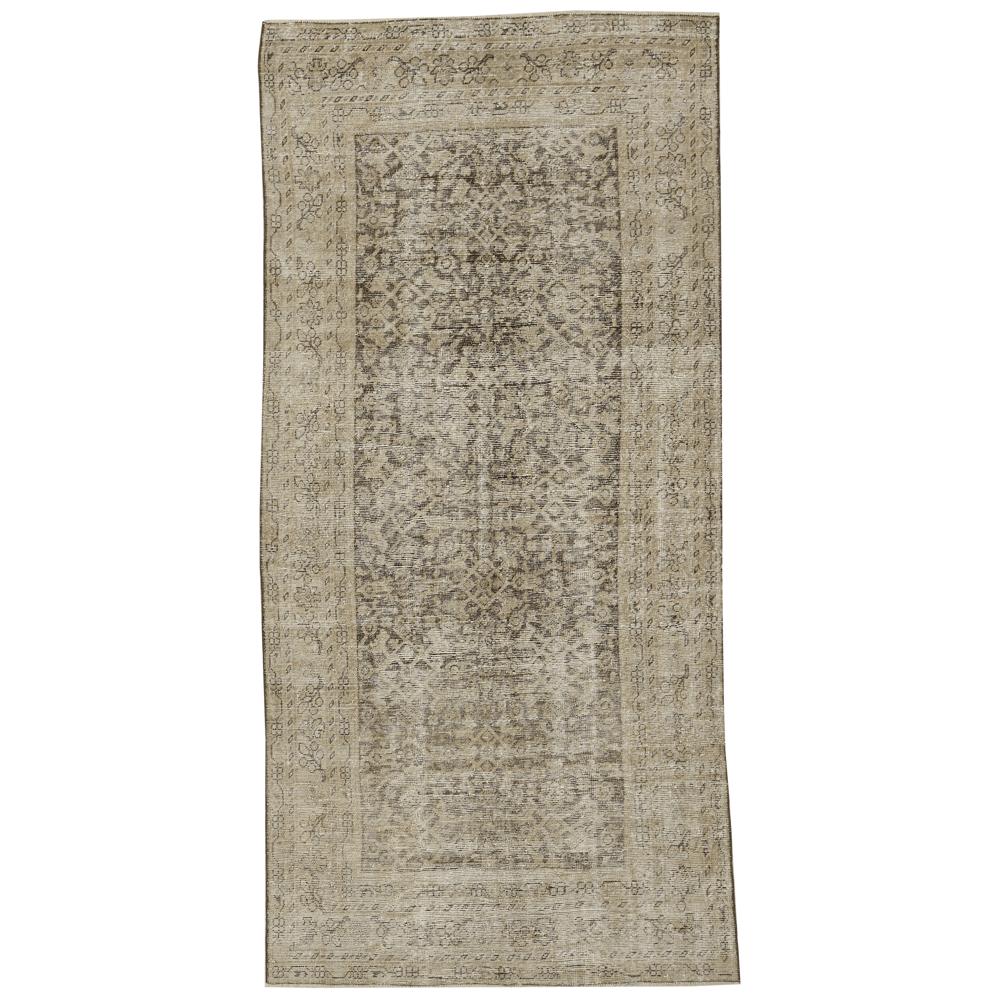 For generations, Elte has worked with expert local rug pickers throughout Morocco, Iran, Turkey and Europe to source vintage and antique rugs.
