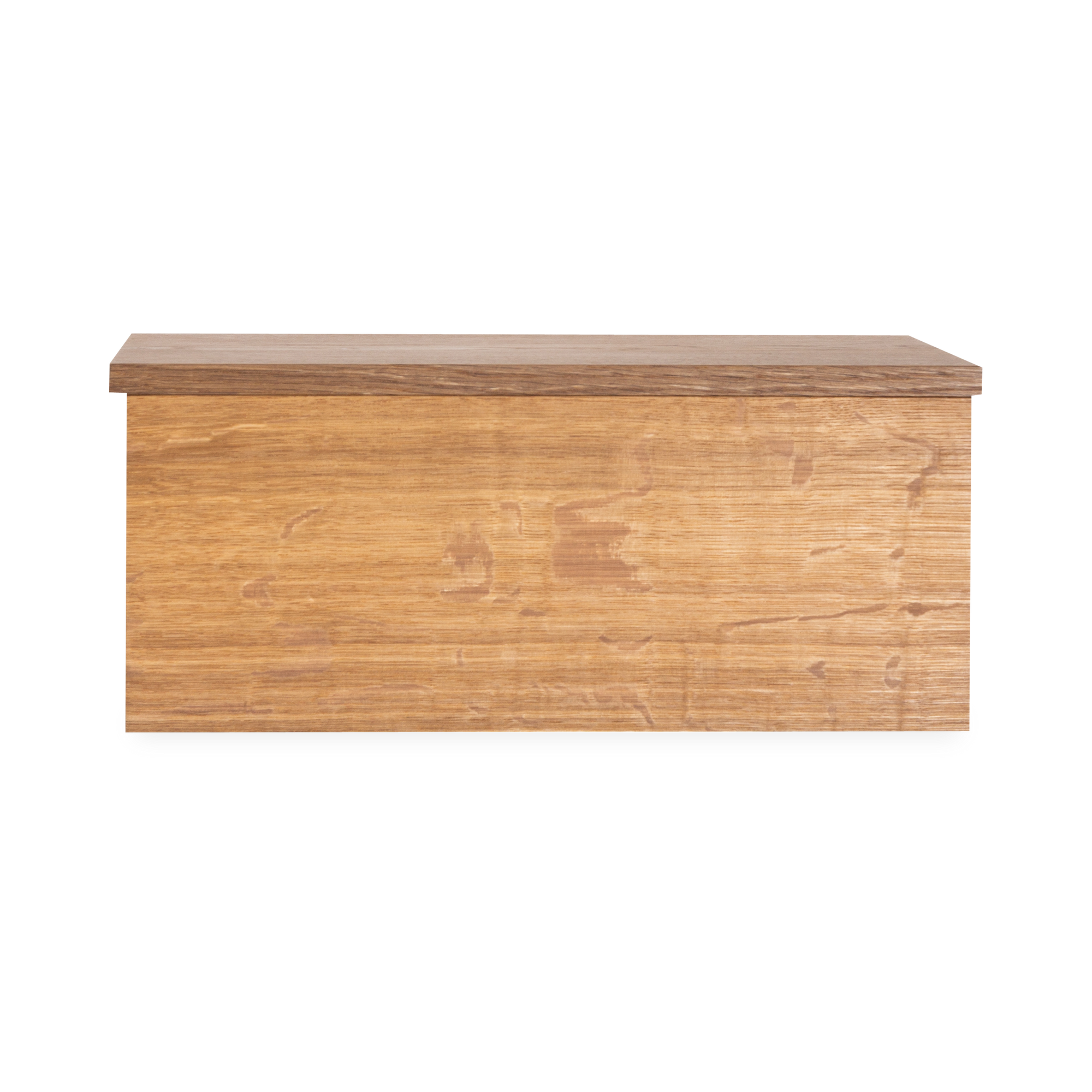 Made of natural oak from the Black Forest in Germany, the Oak Box features a straightforward design that diverts the focus onto its extravagant and dynamic natural oak grain.