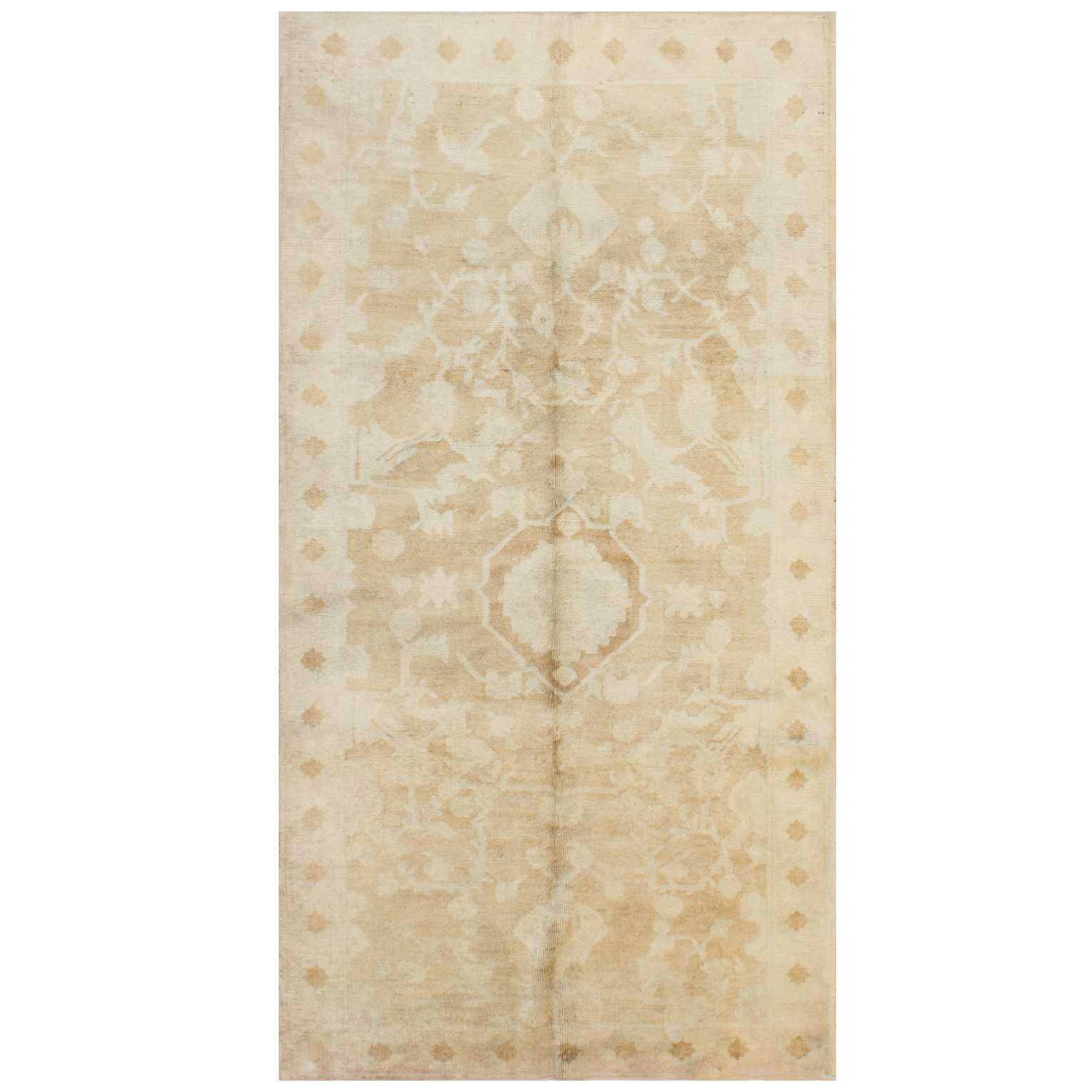 For generations, Elte has worked with expert local rug pickers throughout Morocco, Iran, Turkey and Europe to source vintage and antique rugs.