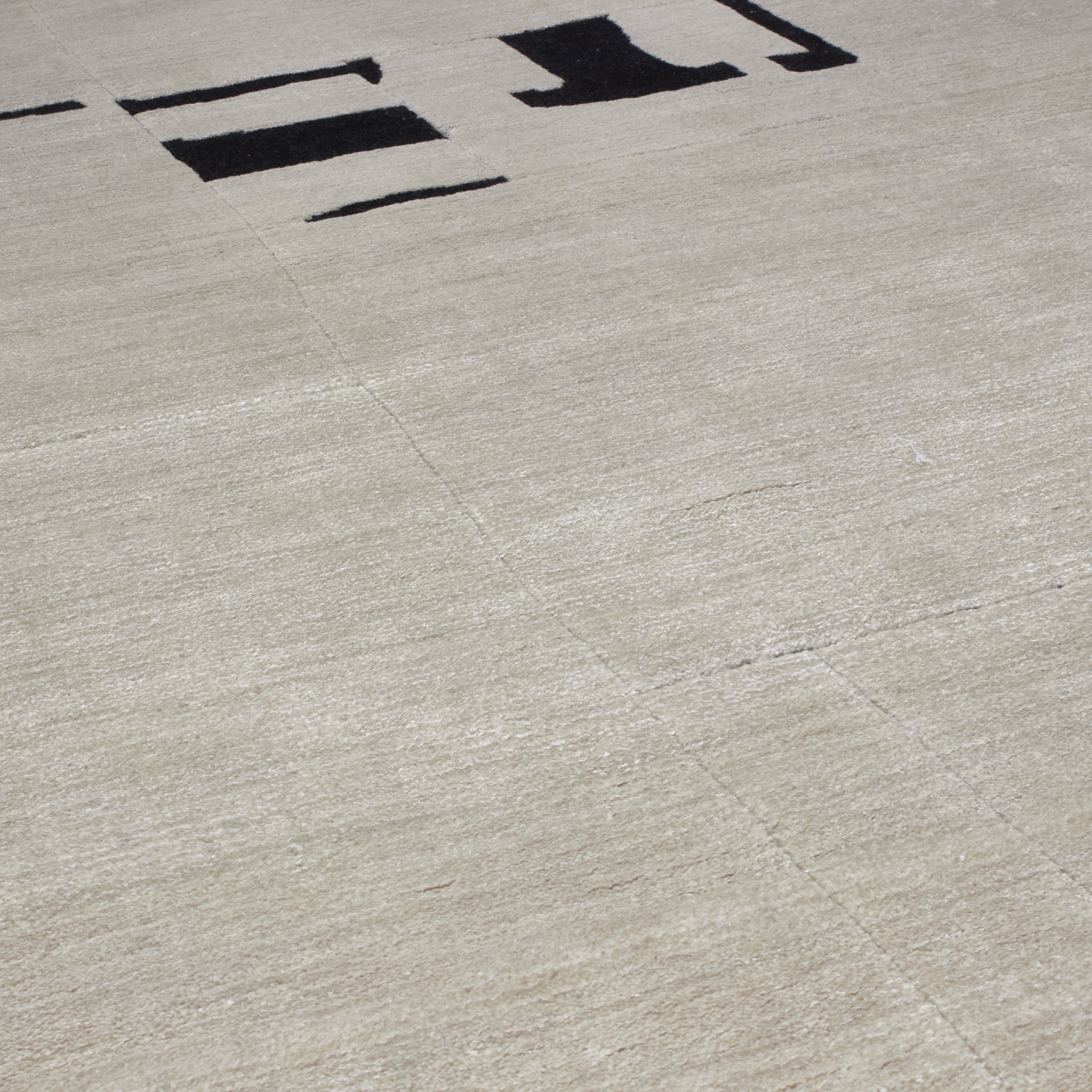 Alfee Ivory/Black