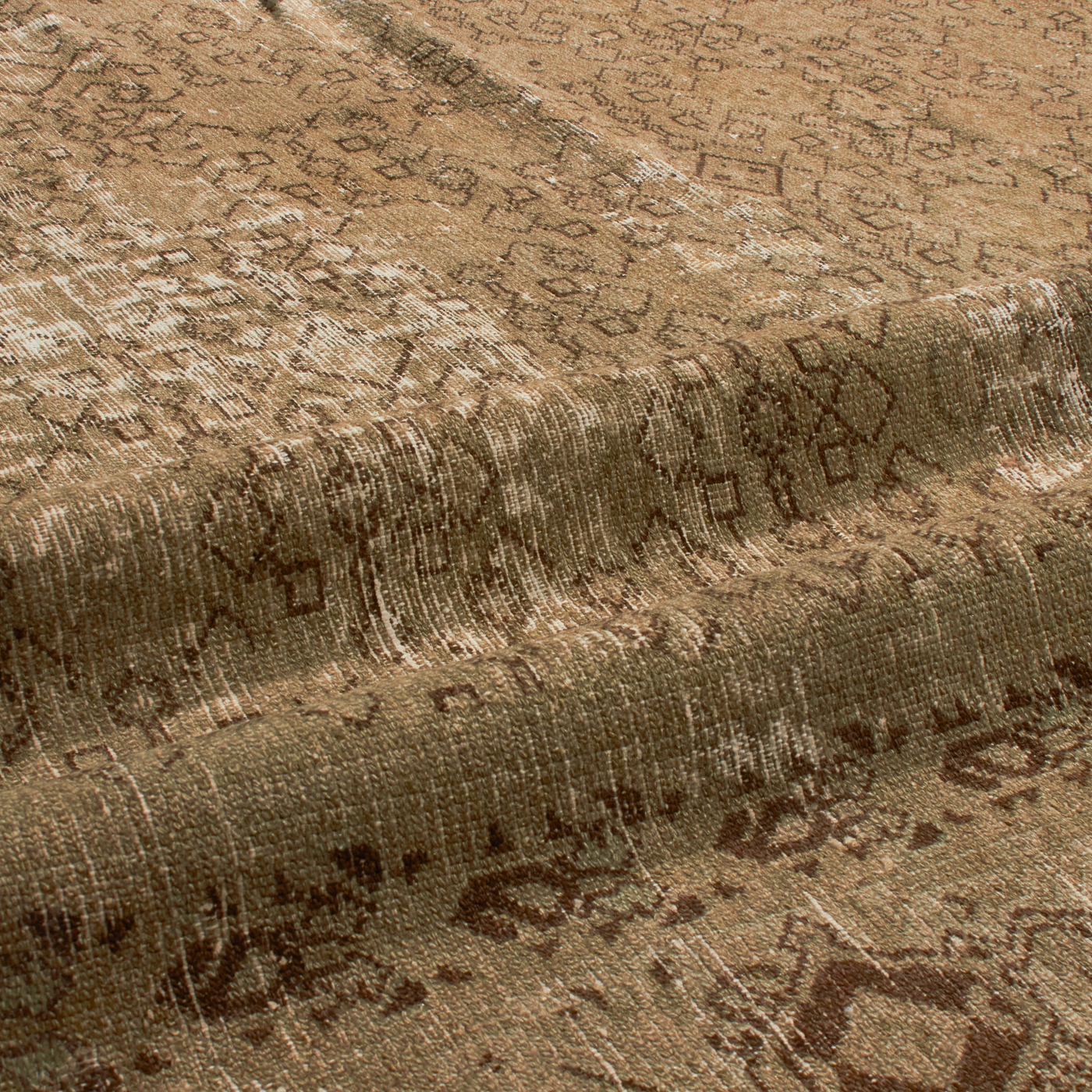 For generations, Elte has worked with expert local rug pickers throughout Morocco, Iran, Turkey and Europe to source vintage and antique rugs.