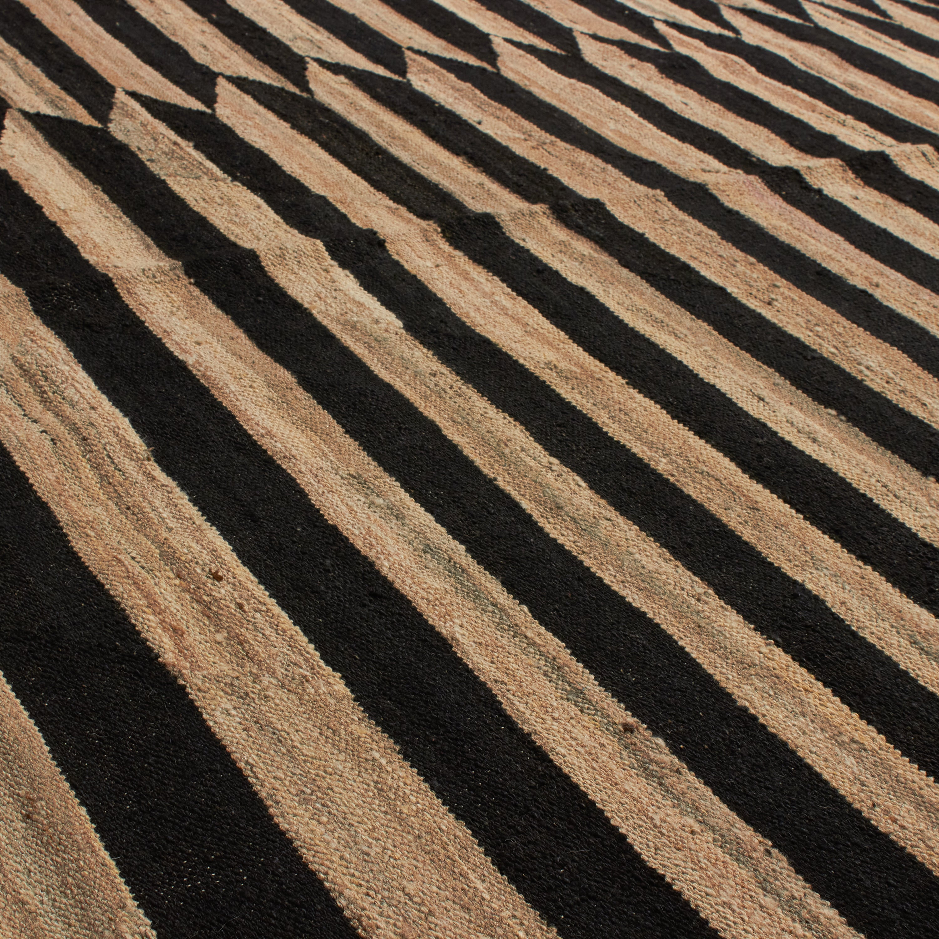 Revered for its lustre and soft hand, the natural qualities of wool from ancient Karakul sheep are honoured through restraint and refinement.
