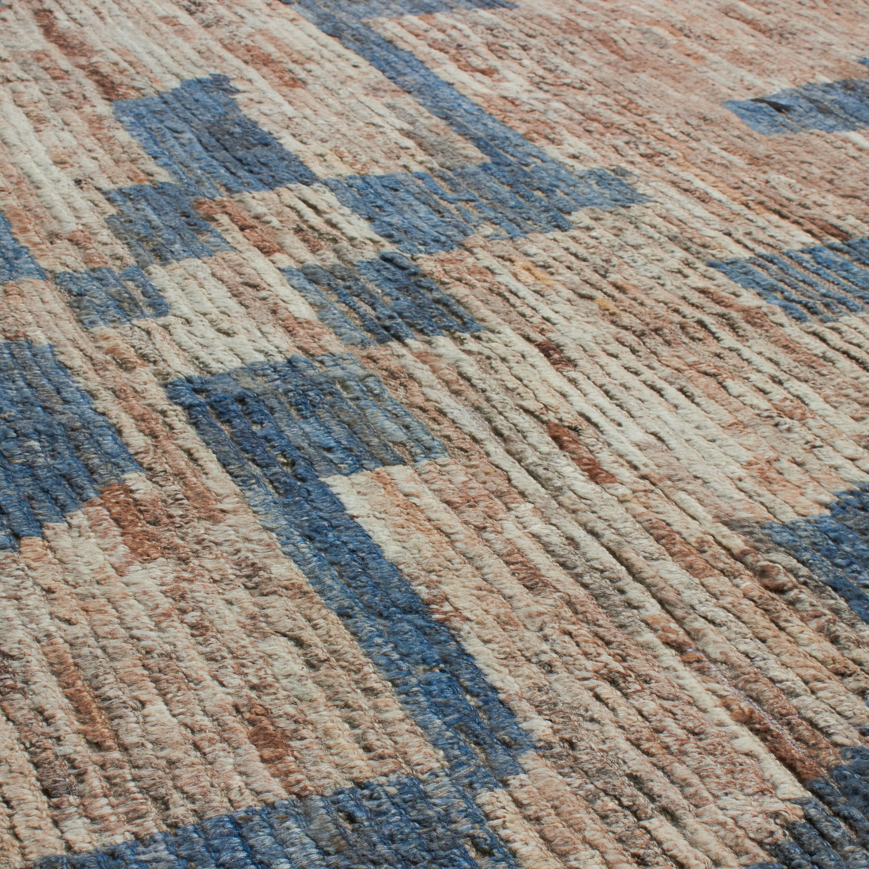 Revered for its lustre and soft hand, the natural qualities of wool from ancient Karakul sheep are honoured through restraint and refinement.