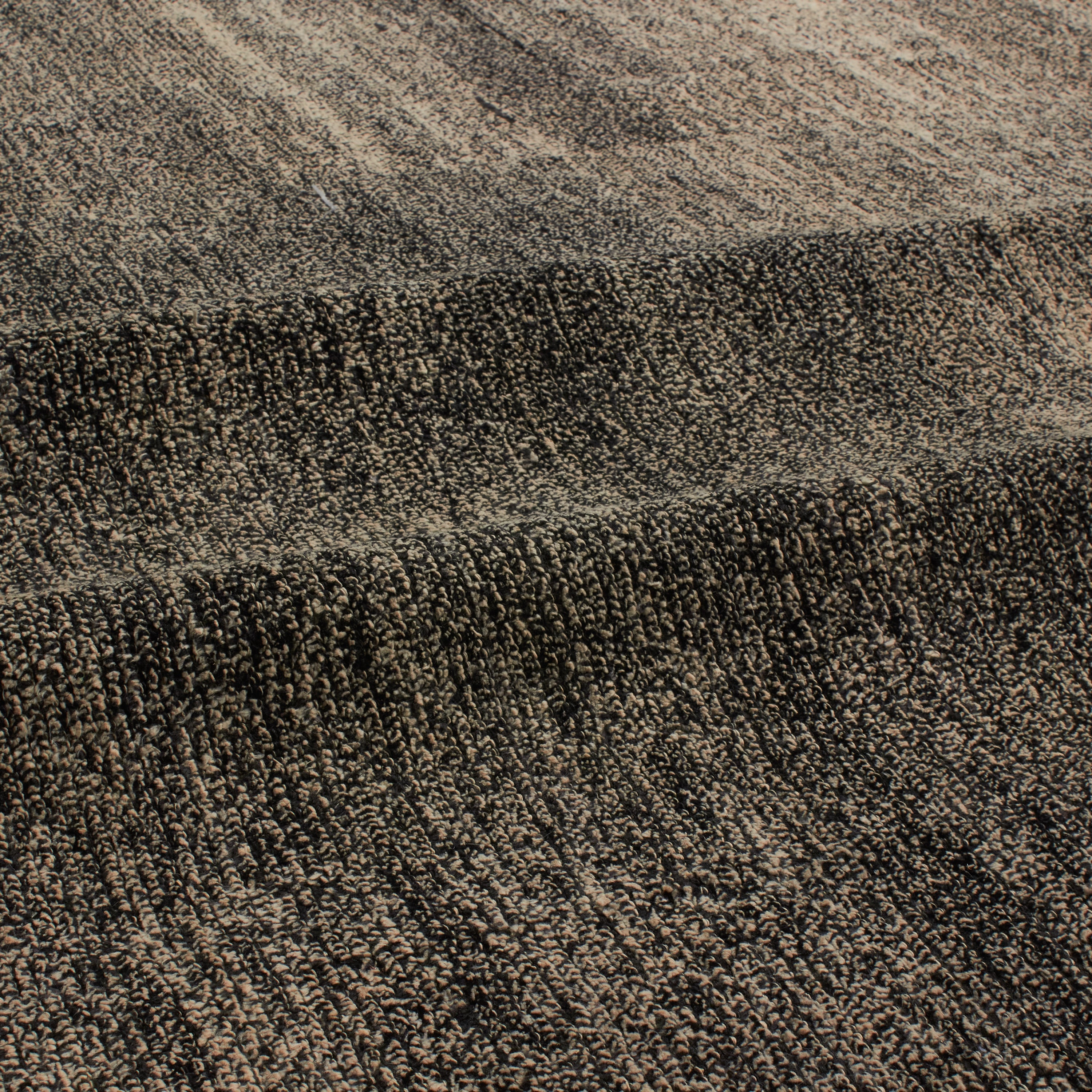 Revered for its lustre and soft hand, the natural qualities of wool from ancient Karakul sheep are honoured through restraint and refinement.