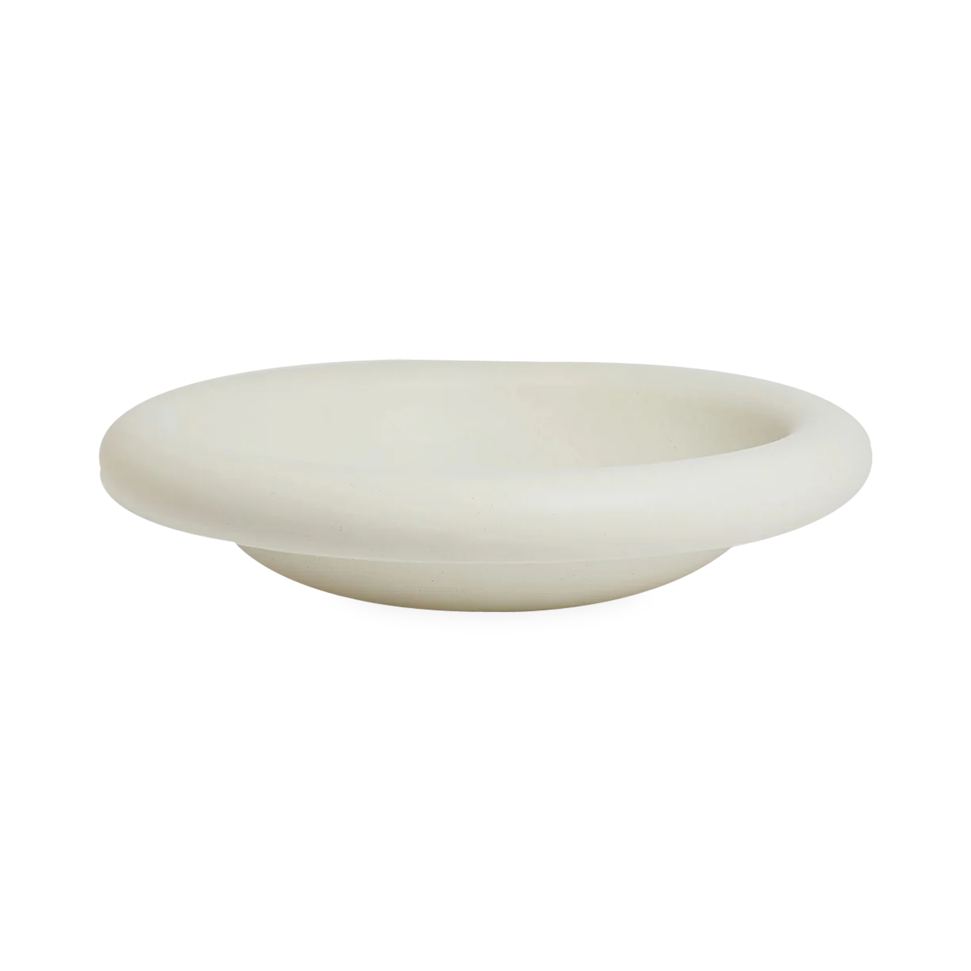 Evoking the simplicity of the potter's wheel, this refined stoneware dish is distinguished by the gentle yet unique swell of its rim.