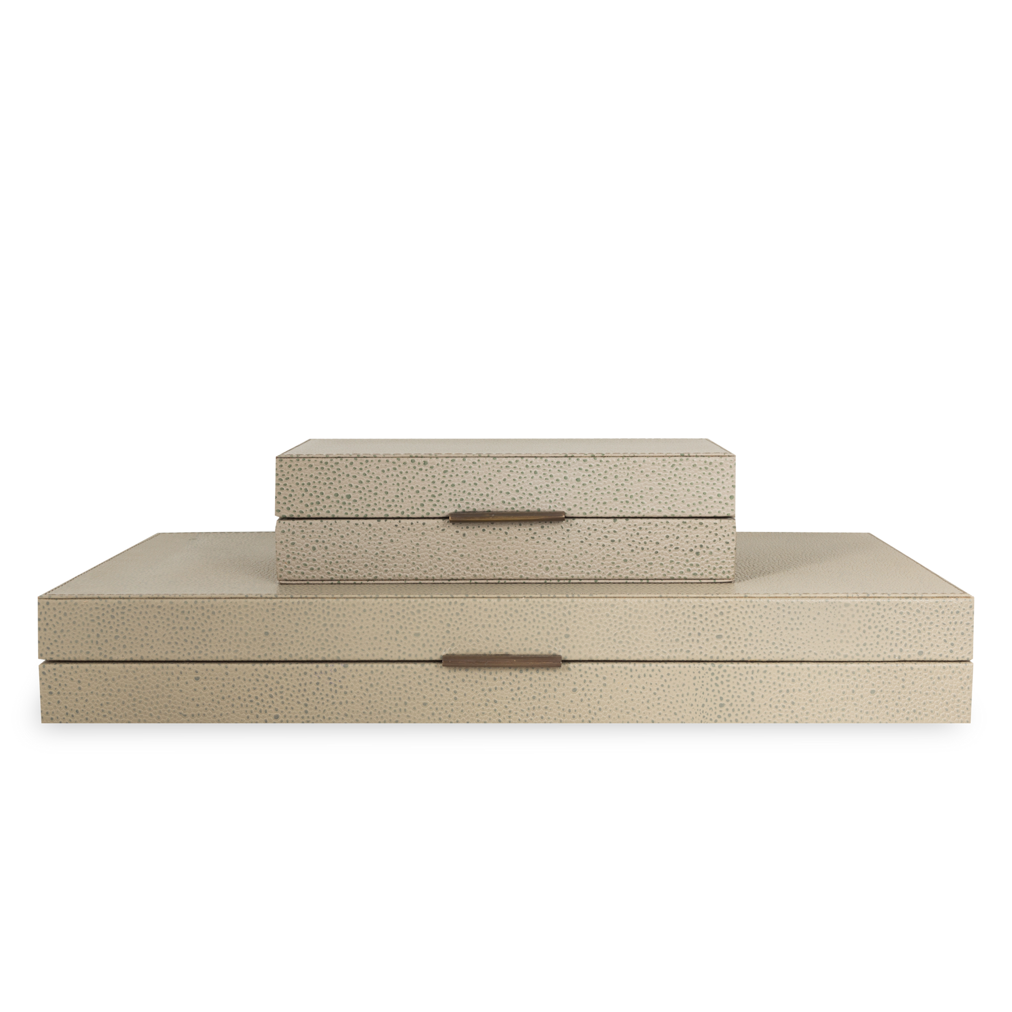 The perfect subtle graining of leather and understated bronze slim knobs provide fantastic complements for the bronze-coloured interior and smooth suede bases of these boxes.