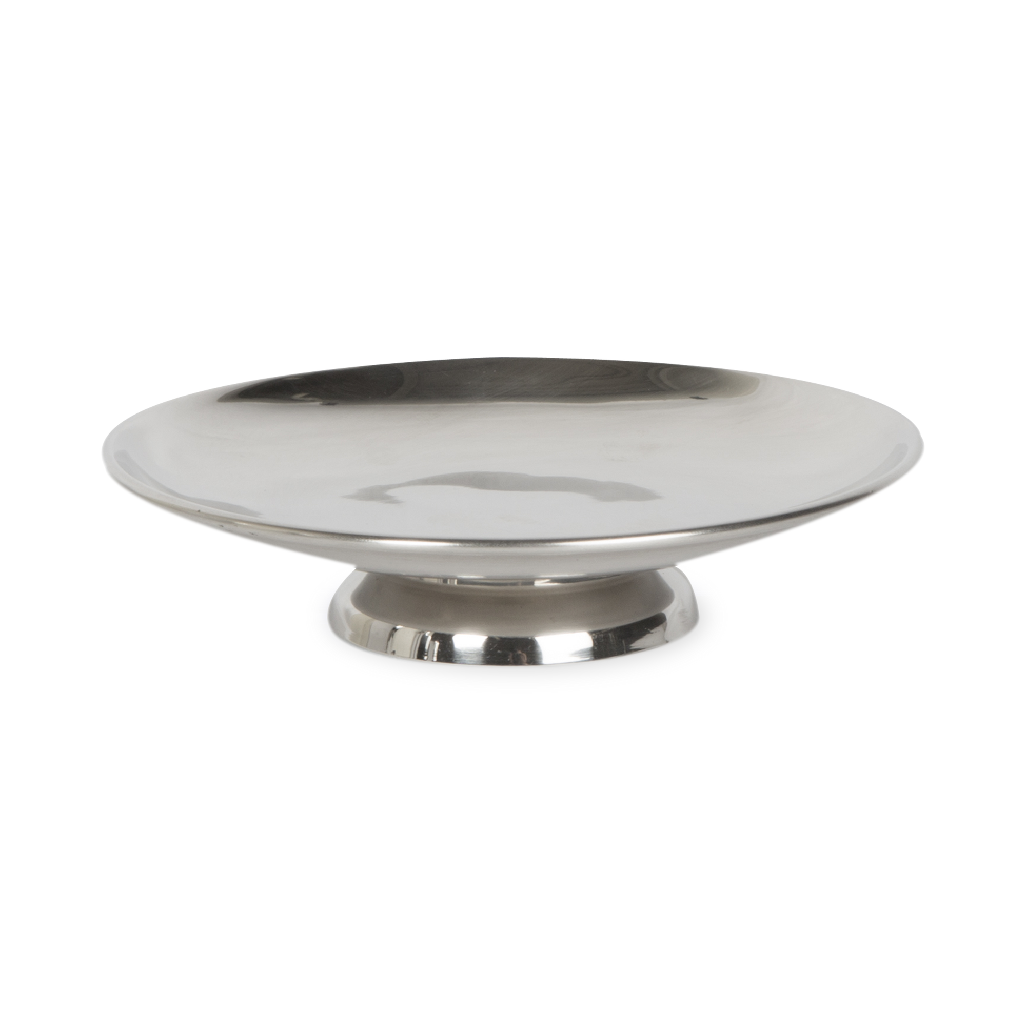 Cast of thickly plated stainless steel, the Arlington collection features clean lines with an elegantly pleated detail.