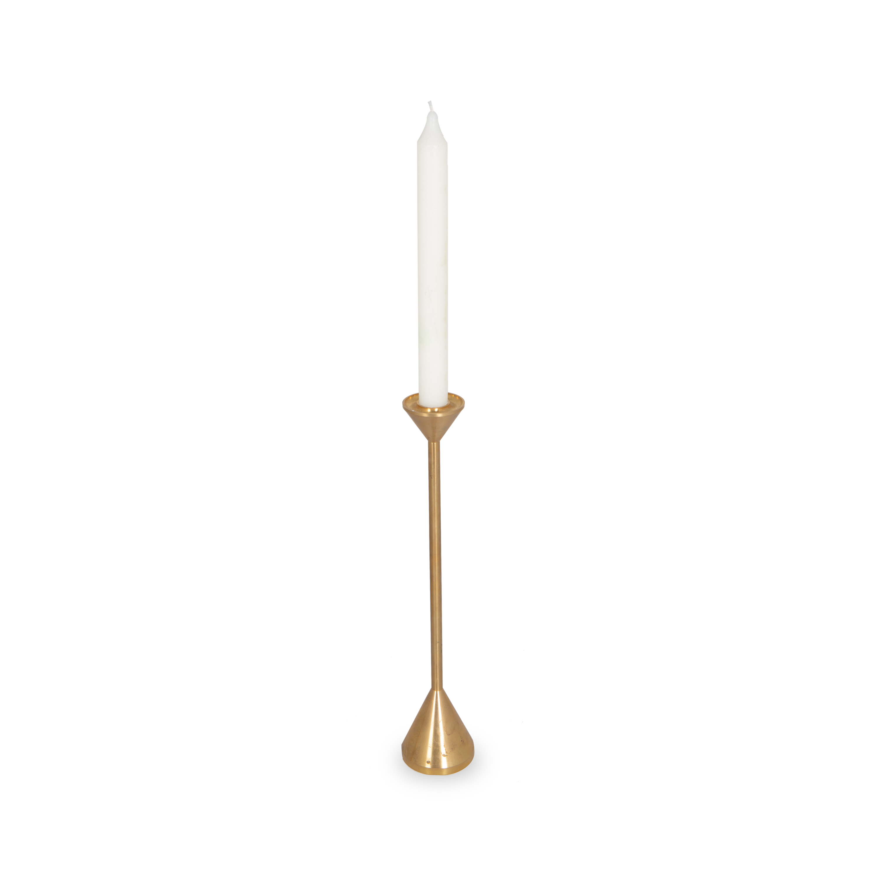 Made from solid brass, the classic spindle shape features a tall and elegant design.