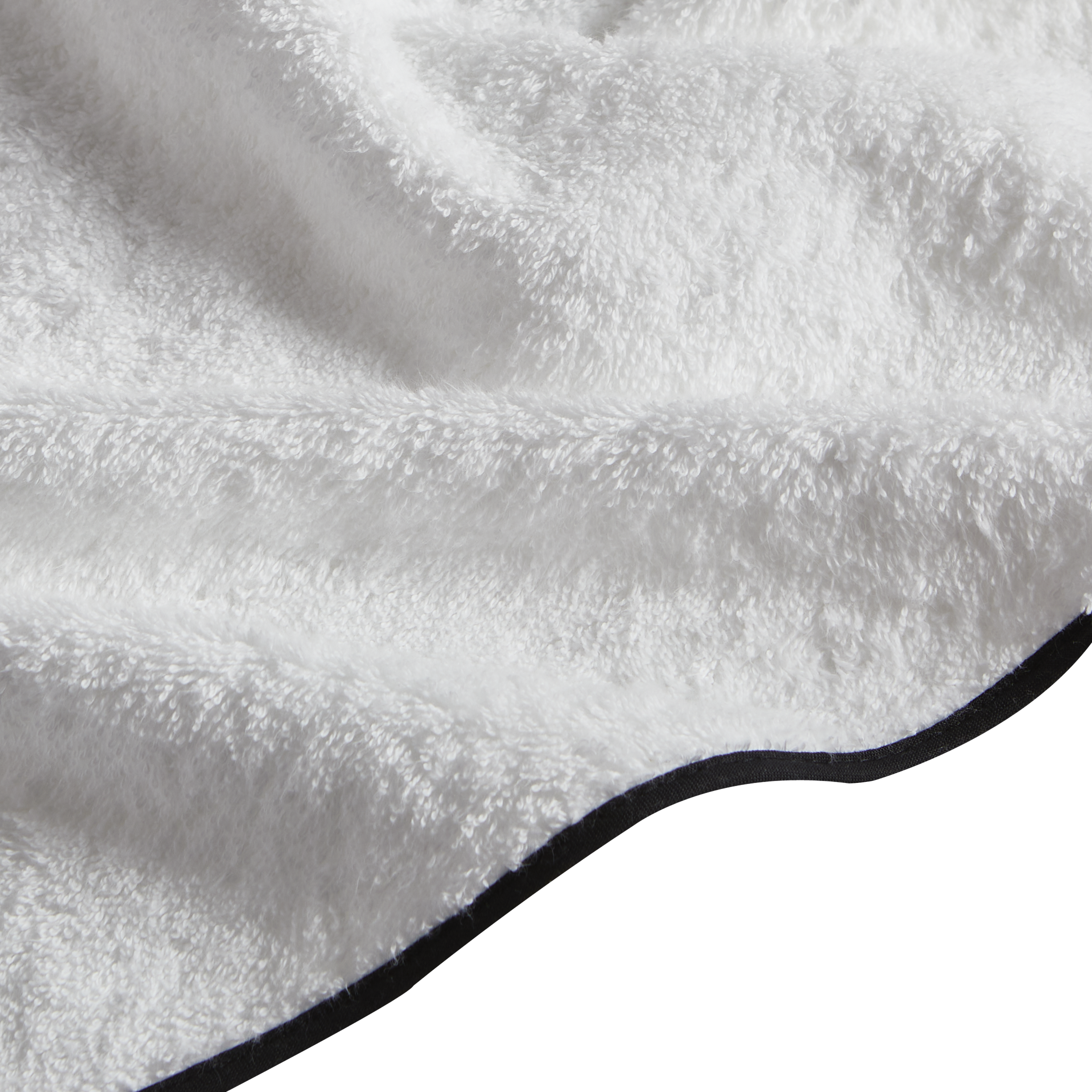 Made from luxurious long-staple cotton, Hudson features tailored cotton piping in white, black, grey or charcoal.
