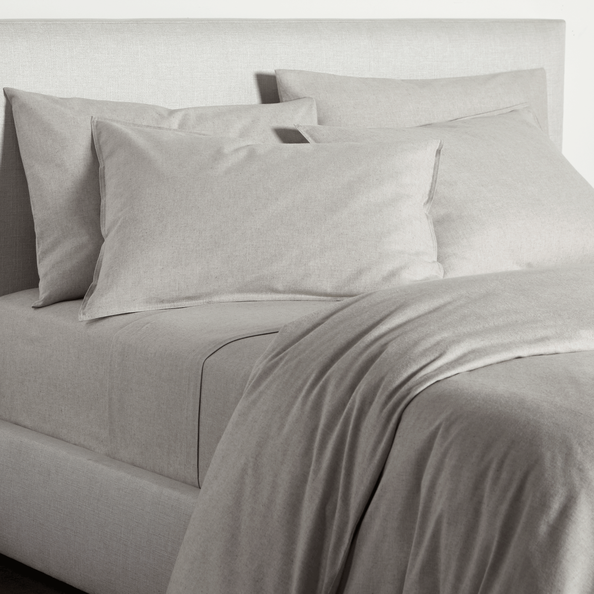 Produced in Portugal exclusively for Elte, the luxuriously soft Flannel Collection is sure to keep you warm and cozy.